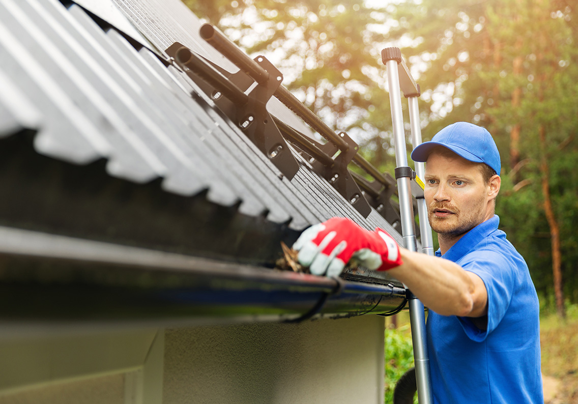 Gutter contractor installing gutter
